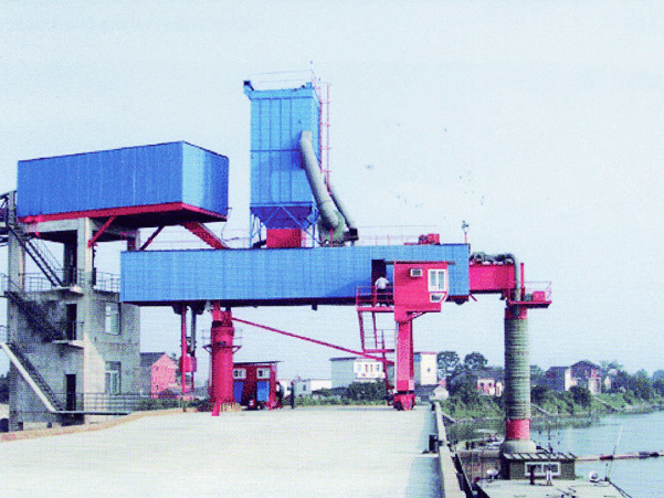 圓弧軌道式裝船機